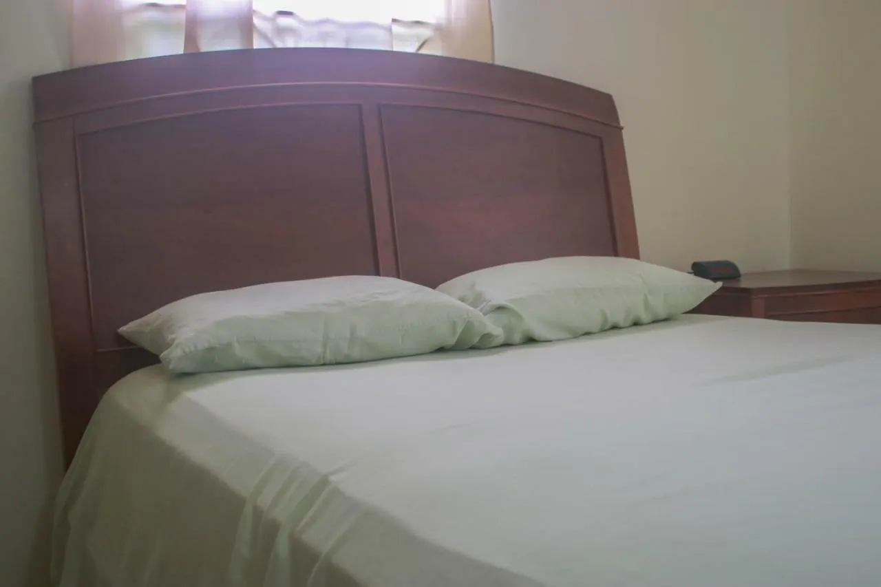 Pensión Hibiscus Villa @ Draxhall Mammee Bay